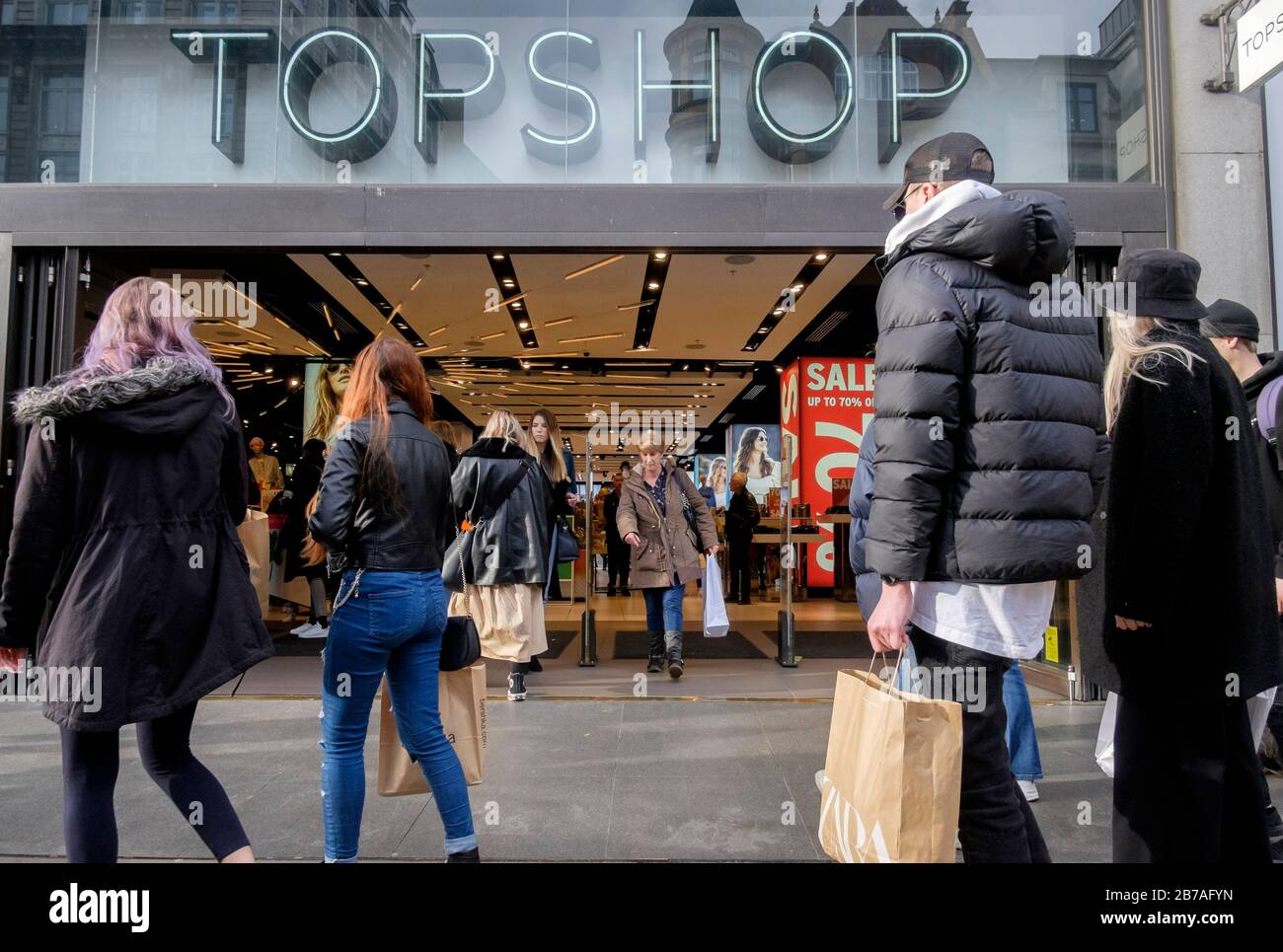 Londres, Royaume-Uni. 14 mars 2020. Oxford Street, dans le West End de Londres, attire les clients malgré les inquiétudes concernant la pandémie du virus Corona. Banque D'Images