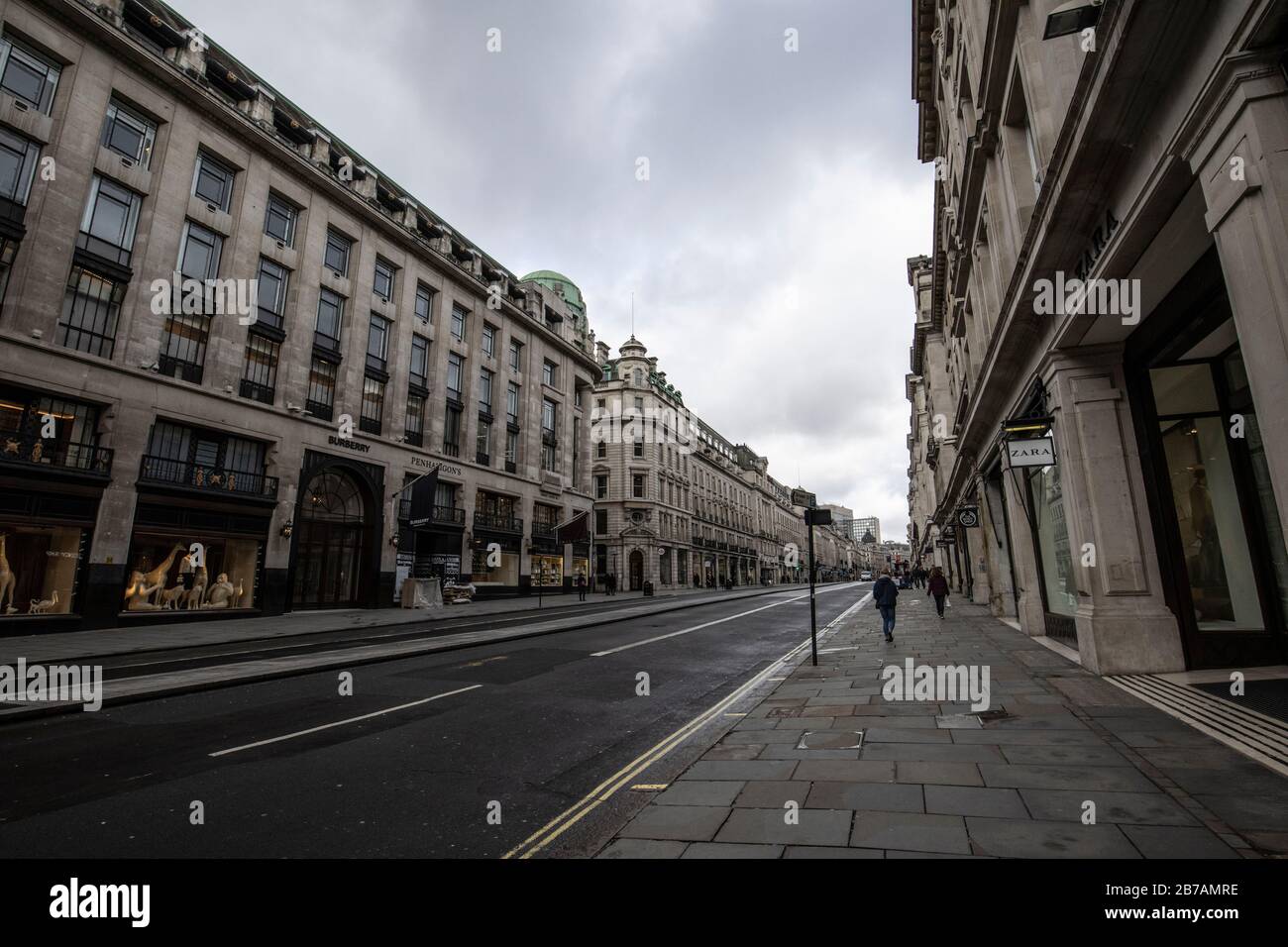 Les rues vides du centre de Londres pendant le Coronavirus COVID-19 sont enferrées dans la capitale de l'Angleterre, au Royaume-Uni Banque D'Images