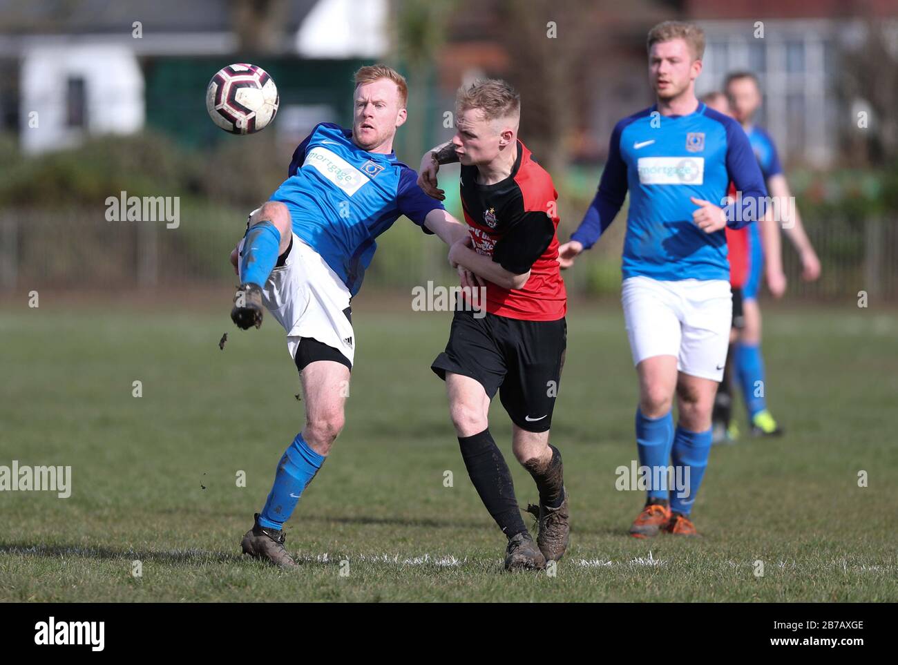 Brighton, Royaume-Uni. 14 mars 2020. Le jeu doit être activé - Malgré le report de tous les matchs de la Premier League et de la Ligue anglaise de football jusqu'au 4 avril au Royaume-Uni en raison du coronavirus, Il n'y a pas eu d'arrêt au football de Grassroots alors Que Les lumières de la Lecterne ont repris Goring St Theresa's dans le Chairman Charity Cup Tie au Wish Road Recreation Ground, La Lecterne a été les gagnants convaincants qui ont battu Goring 9-1 Hove. Crédit: James Boardman/Alay Live News Banque D'Images