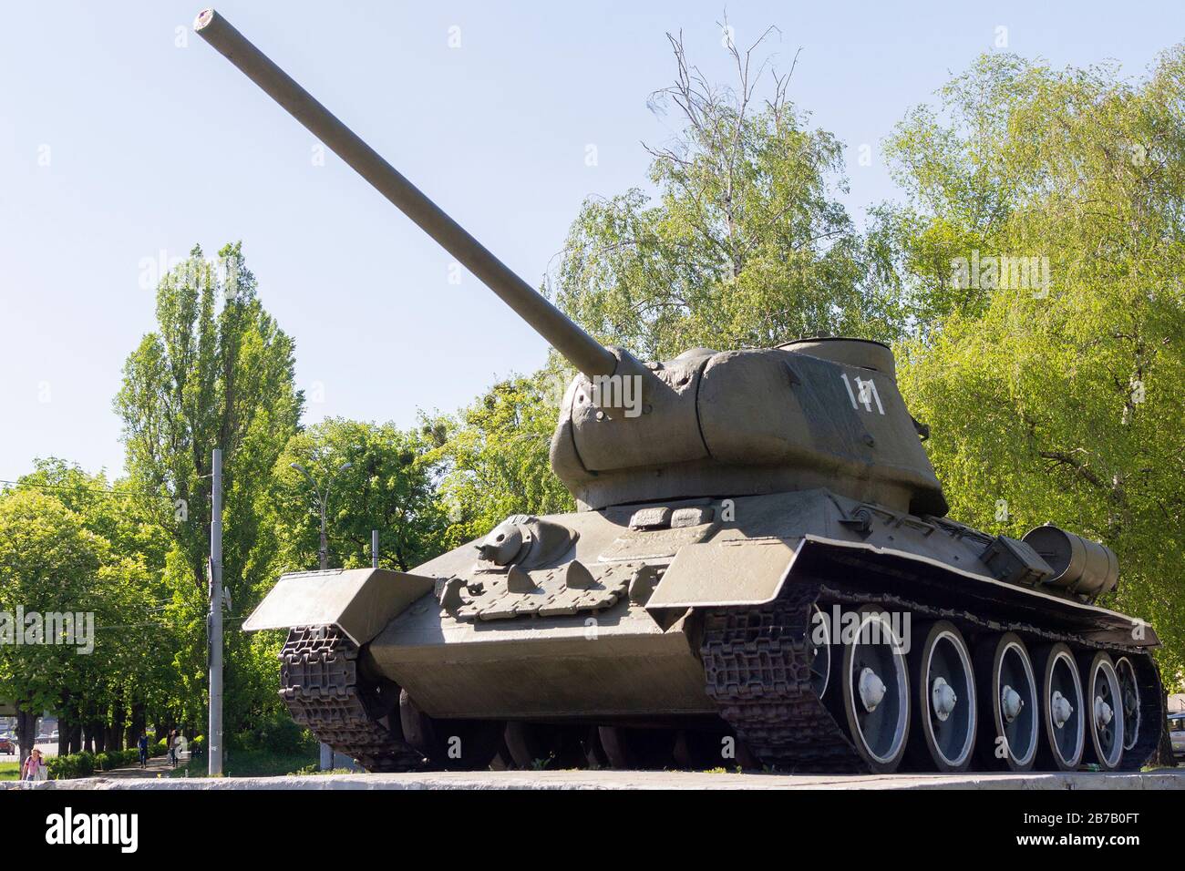 Kiev, Ukraine - 30 avril 2018 : réservoir soviétique de l'époque de la seconde Guerre mondiale comme monument sur l'avenue d'une victoire Banque D'Images