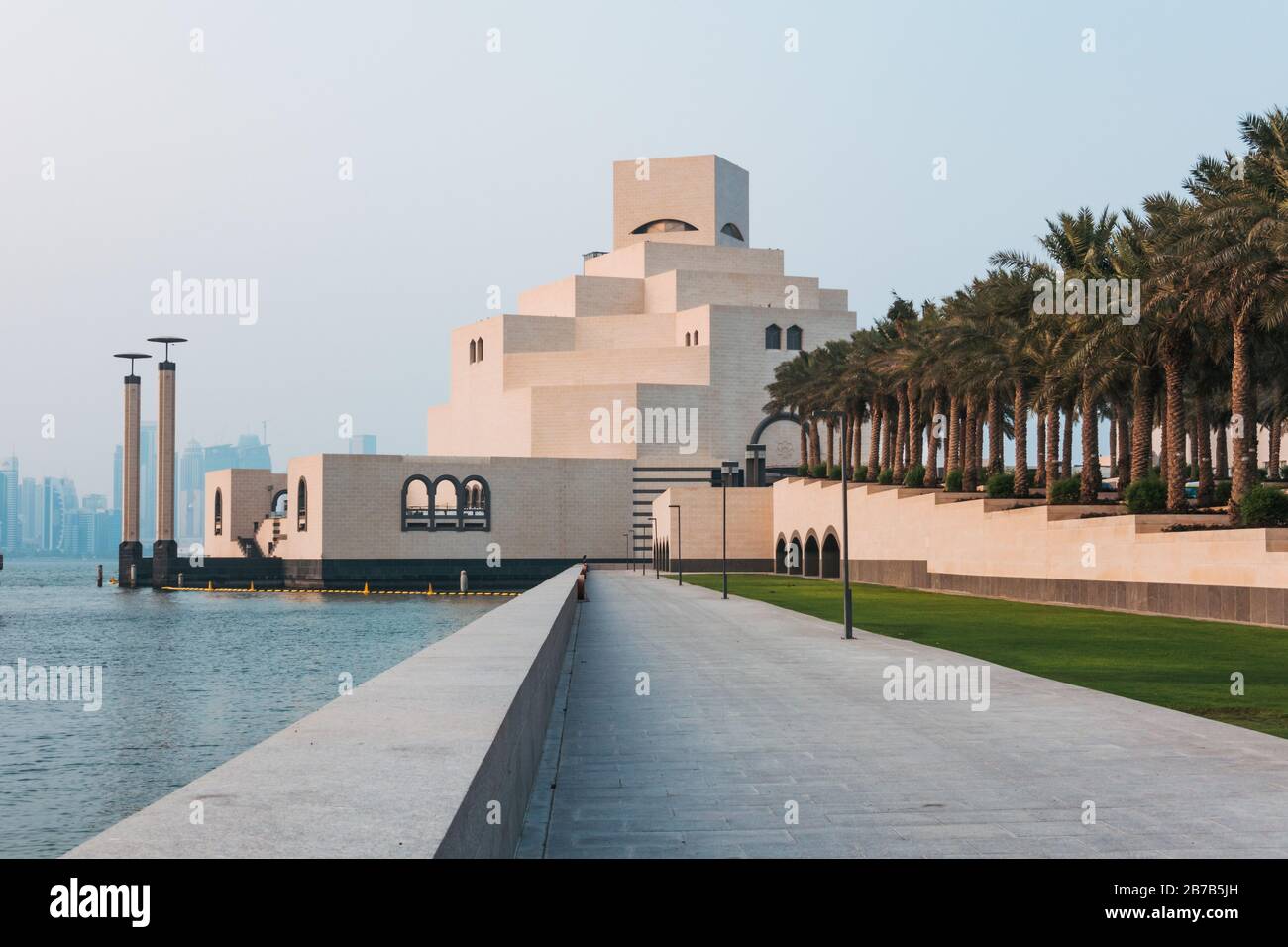 Le Musée d'art islamique de Doha, qui a une influence architecturale islamique dans une apparence cuboïdienne, a été conçu par Ieoh Ming PEI Banque D'Images