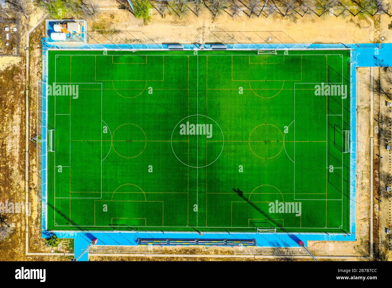 Terrain de football. Vue aérienne du dessus. Tir drone Banque D'Images