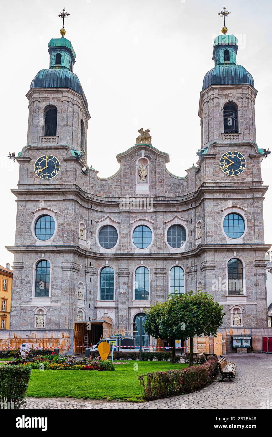 La cathédrale d'Innsbruck, également connue sous le nom de cathédrale Saint-Jacques, est une cathédrale baroque du XVIIIe siècle à Innsbruck Banque D'Images