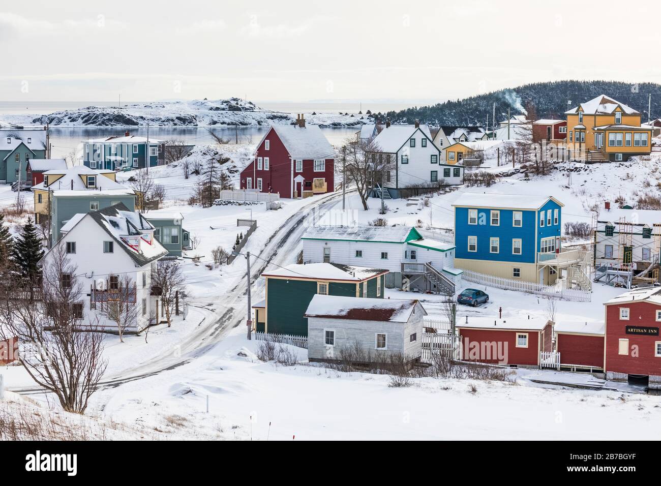 Vue sur les maisons colorées dans le village pittoresque de Trinity, Terre-Neuve, Canada {aucun communiqué de propriété; disponible pour licence éditoriale seulement] Banque D'Images
