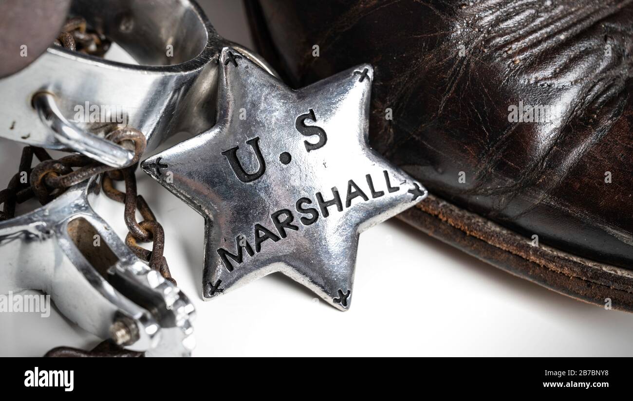 Badge Marshall américain à thème occidental avec bottes de cowboy et éperons Banque D'Images