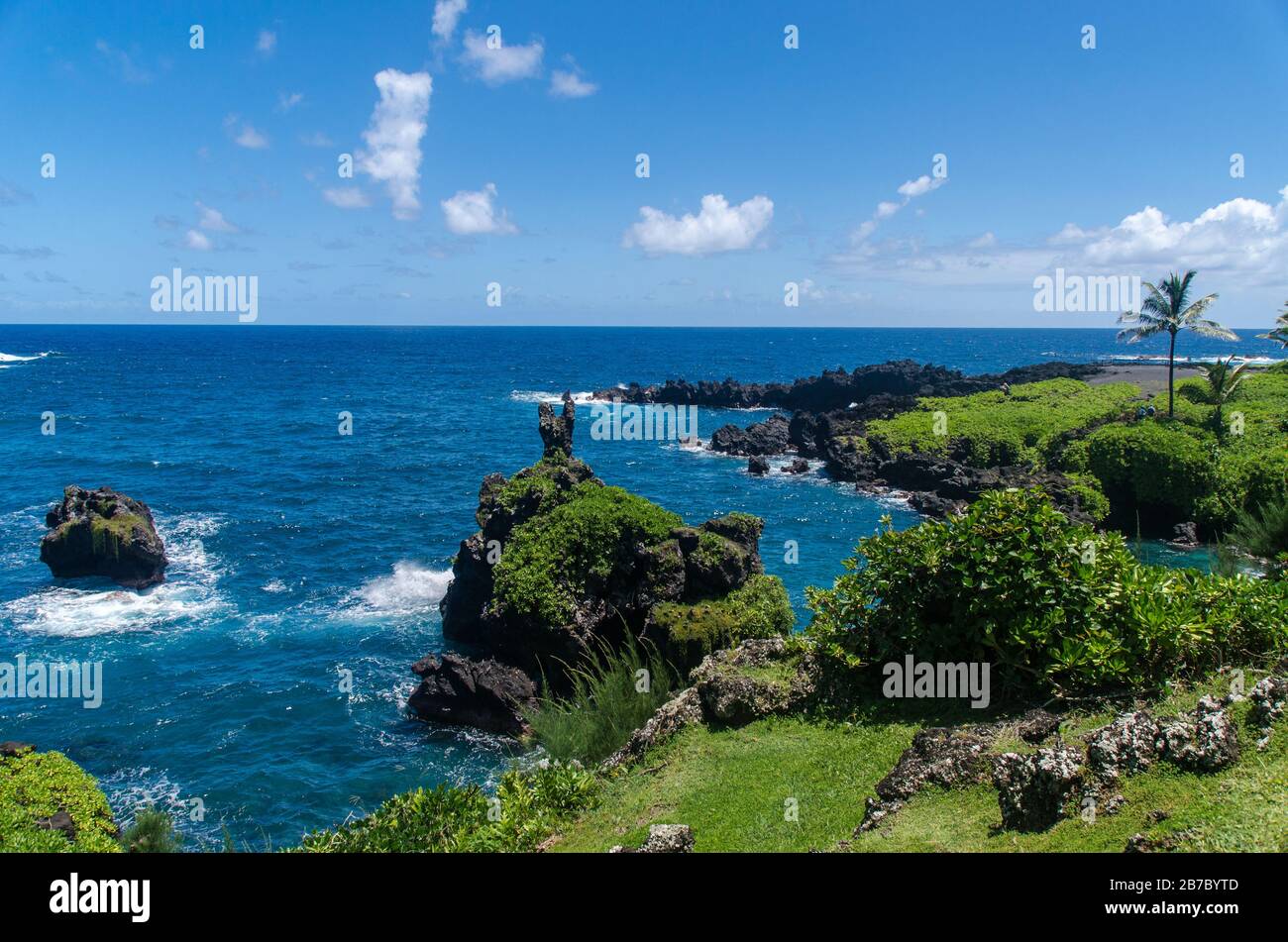 Belle vue sur l'océan pacifique en face de la route vers Hana à Maui Hawaii USA Banque D'Images
