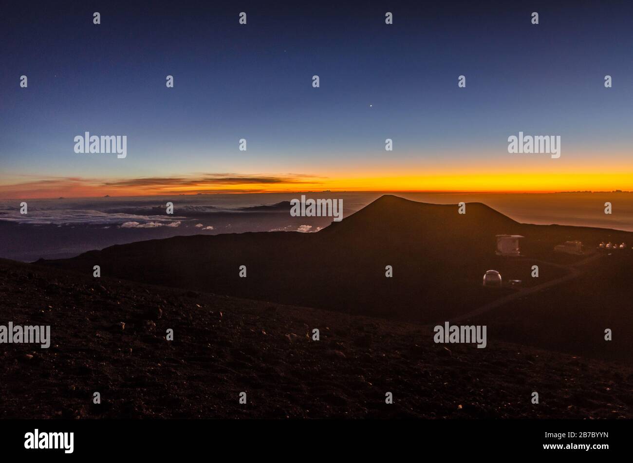 Vue imprenable sur le coucher du soleil à Mauna Kea dans Big Island Hawaii USA Banque D'Images