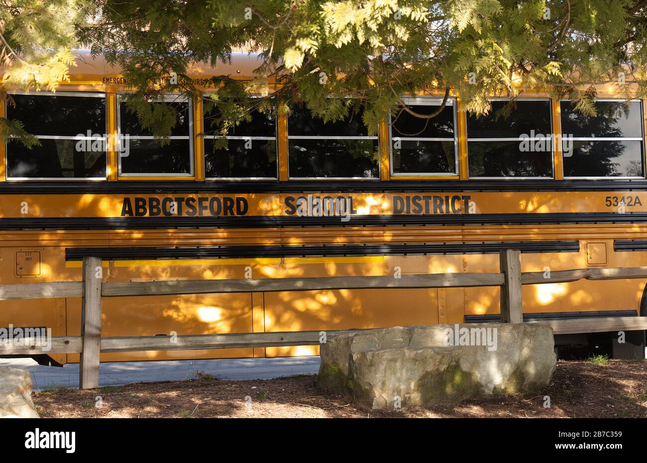 Vancouver, Canada - 21 février 2020 : vue de l'autobus scolaire jaune « Abbotsford School District » dans le parc Stanley de Vancouver Banque D'Images