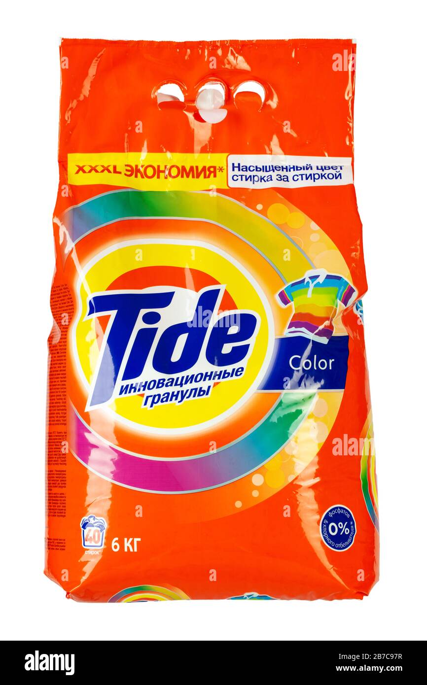 Ukraine, Kiev - 20 février. 2020: Poudre de lavage des marées. La marque  Tide est un fabricant de produits de lessive. Champ avec chemin d'écrêtage  Photo Stock - Alamy