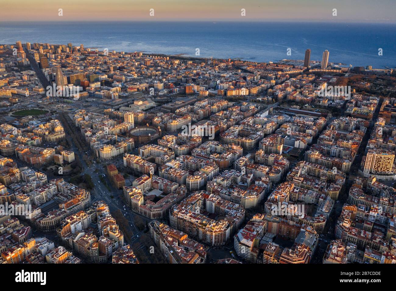 Vue aérienne de l'Eixample, la grille octogonale de Barcelone, Catalogne, Espagne) ESP: Vista aérea del Ensanche de Barcelone (Cataluña, España) Banque D'Images