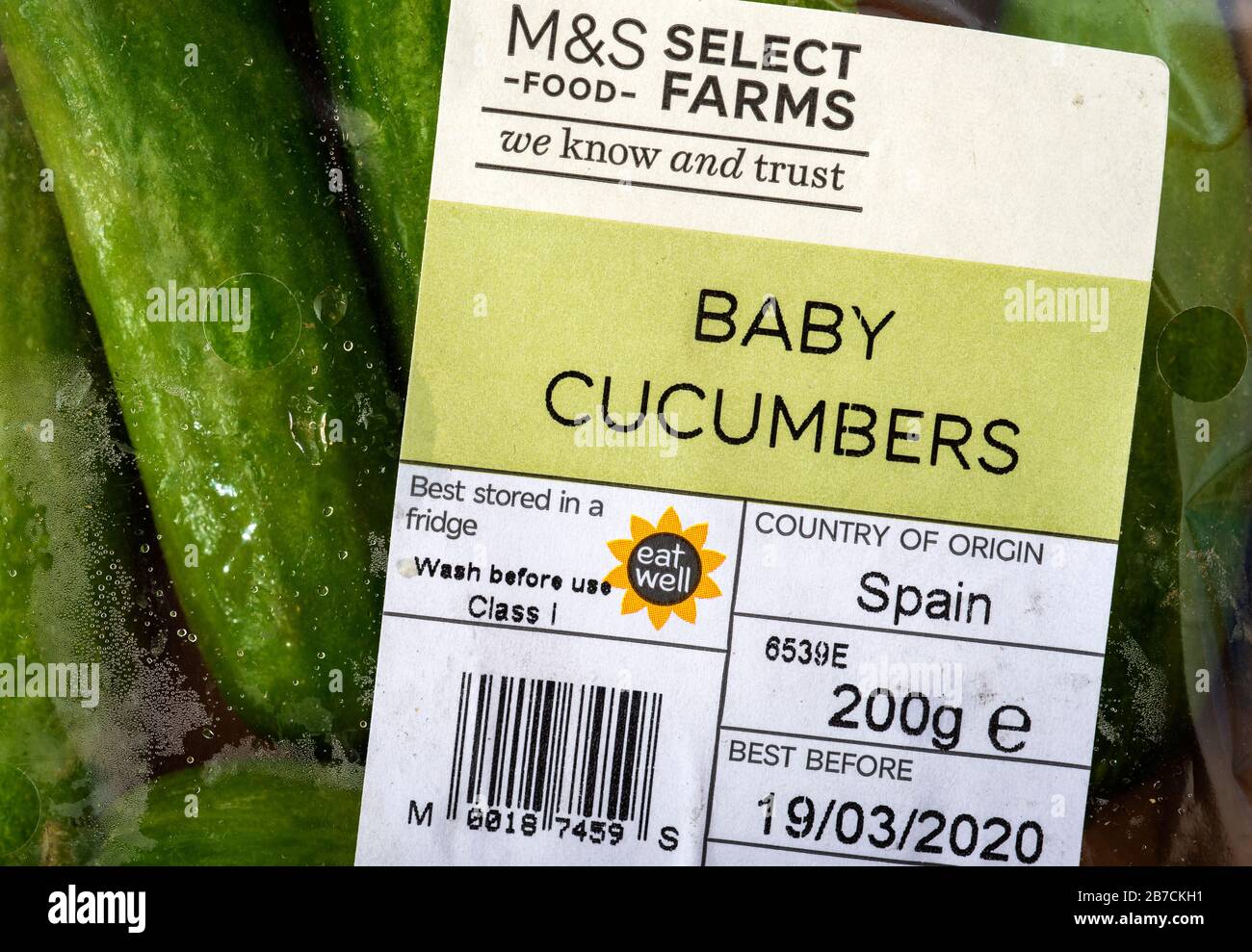 M&S sélectionnez fermes concombres de bébé Banque D'Images