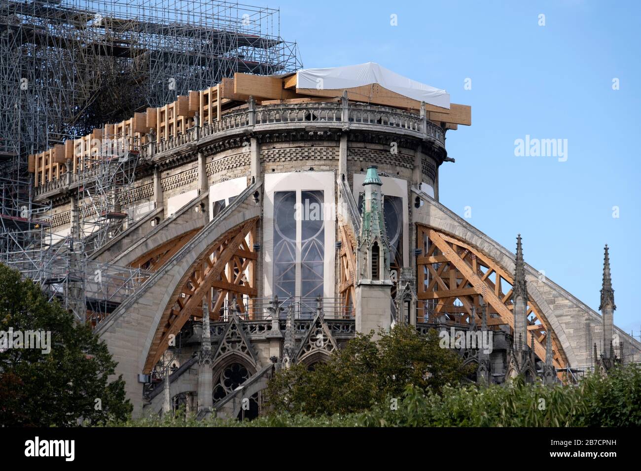 Cathédrale notre Dame lors de la reconstruction après le feu qui l'a presque détruit, Paris, France, Europe Banque D'Images