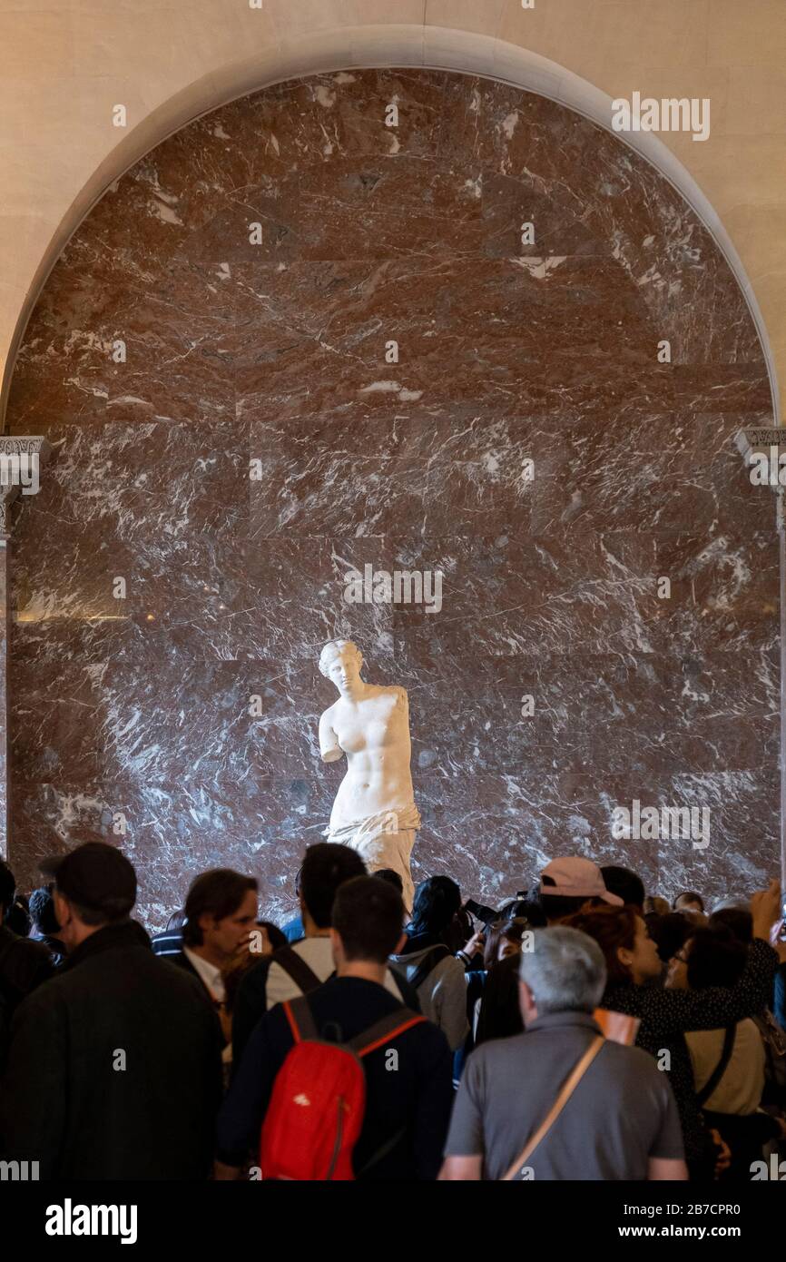 La Vénus de Milo ancienne statue de marbre grec de l'artiste Alexandros d'Antioch au Musée du Louvre, Paris, France, Europe Banque D'Images