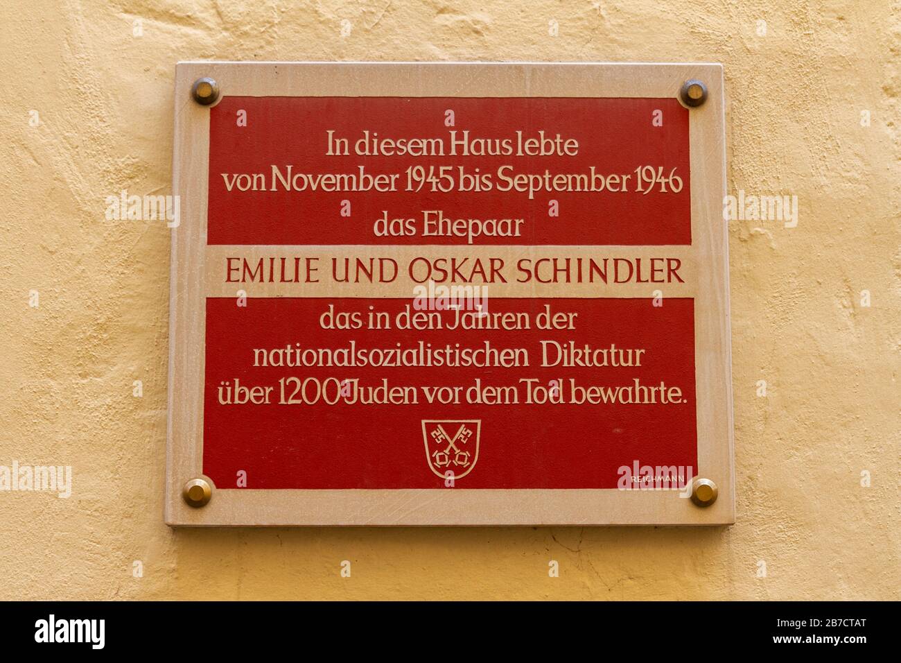 Plaque sur l'ancienne maison d'Oskar Schindler sur Am Watmarkt 5 à Regensburg, Bavière, Allemagne. Banque D'Images