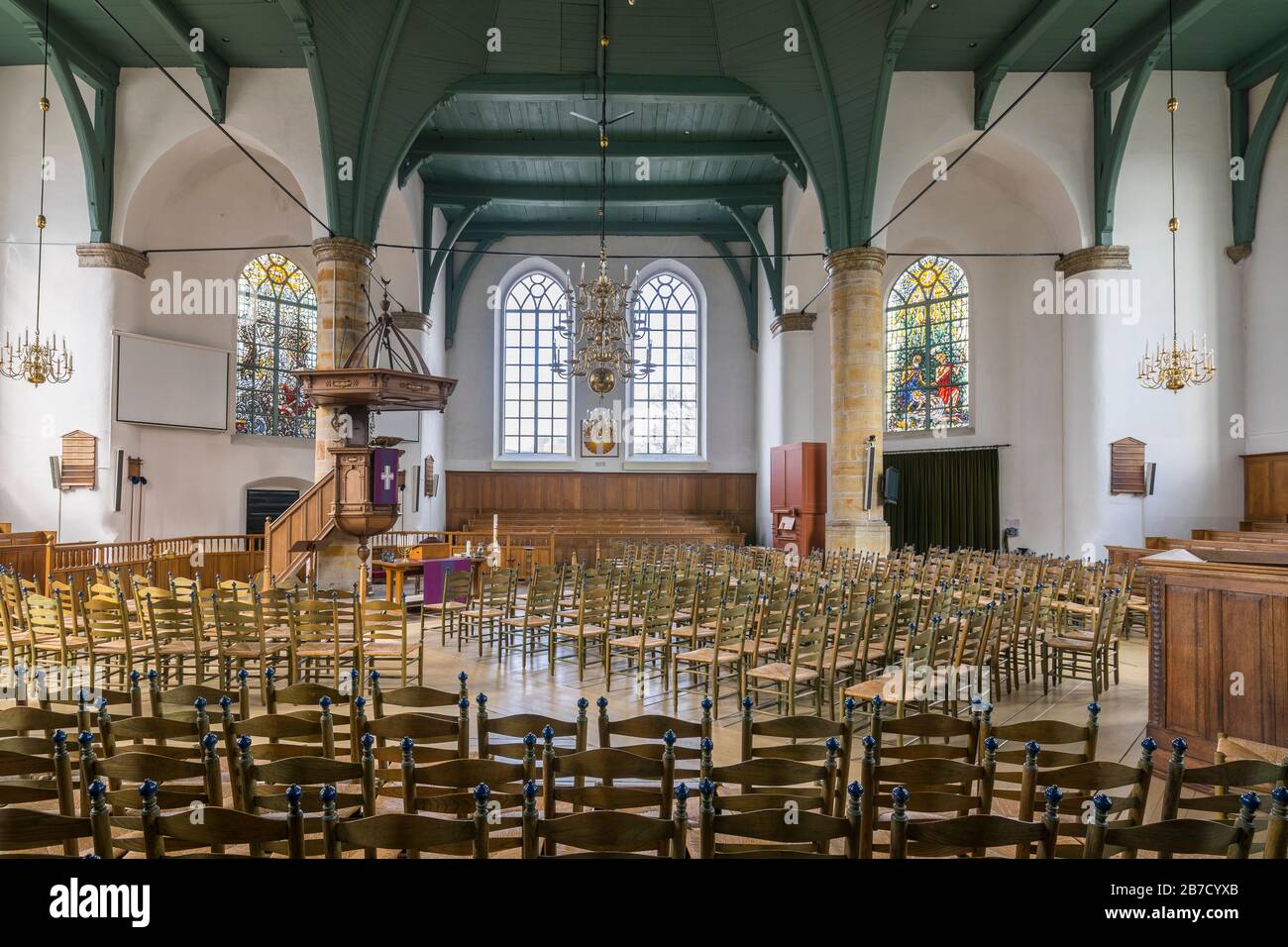 Église réformée néerlandaise de Coevorden, intérieur avec chaire, première église réformée néerlandaise construite aux Pays-Bas Banque D'Images