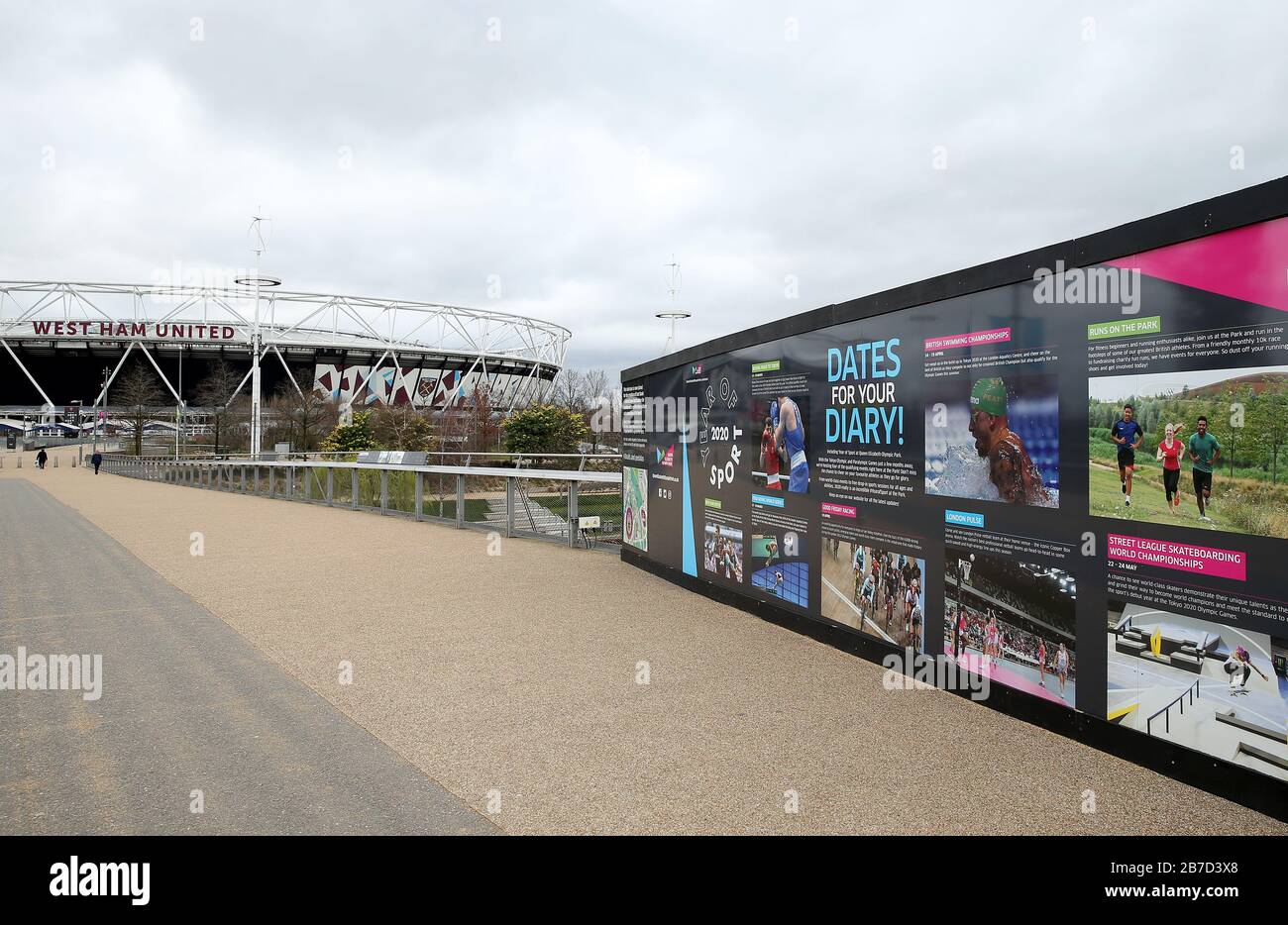 Un conseil d'administration présentant les futurs événements sportifs qui se déroulent au stade de Londres, où se trouve le club de football West Ham United, a annoncé vendredi que la Premier League a suspendu tous les matchs jusqu'au samedi 4 avril 2020. Banque D'Images