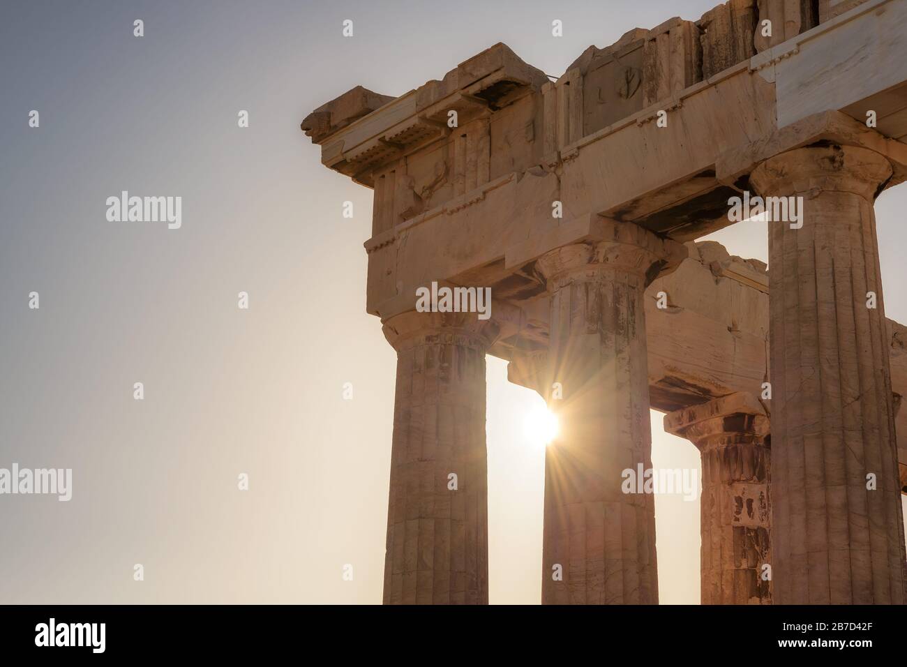 Temple du Parthénon à la clôture du lever du soleil , Acropole d'Athènes, Grèce. Banque D'Images
