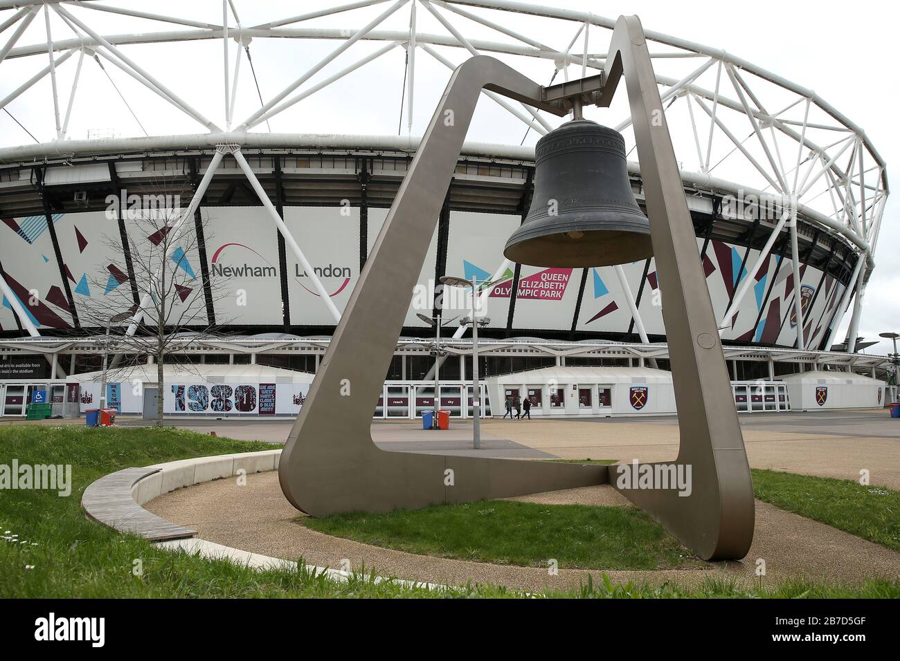 Vue à l'extérieur du London Stadium, stade du West Ham United Football Club, suite à l'annonce de vendredi que la Premier League a suspendu tous les matches jusqu'au samedi 4 avril 2020. Banque D'Images