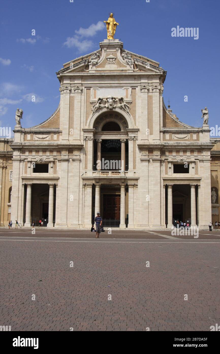 Façade de la basilique du XVIe siècle de Santa Maria degli Angeli, Église de Sainte Marie des Anges, Assise, Ombrie, Italie Banque D'Images