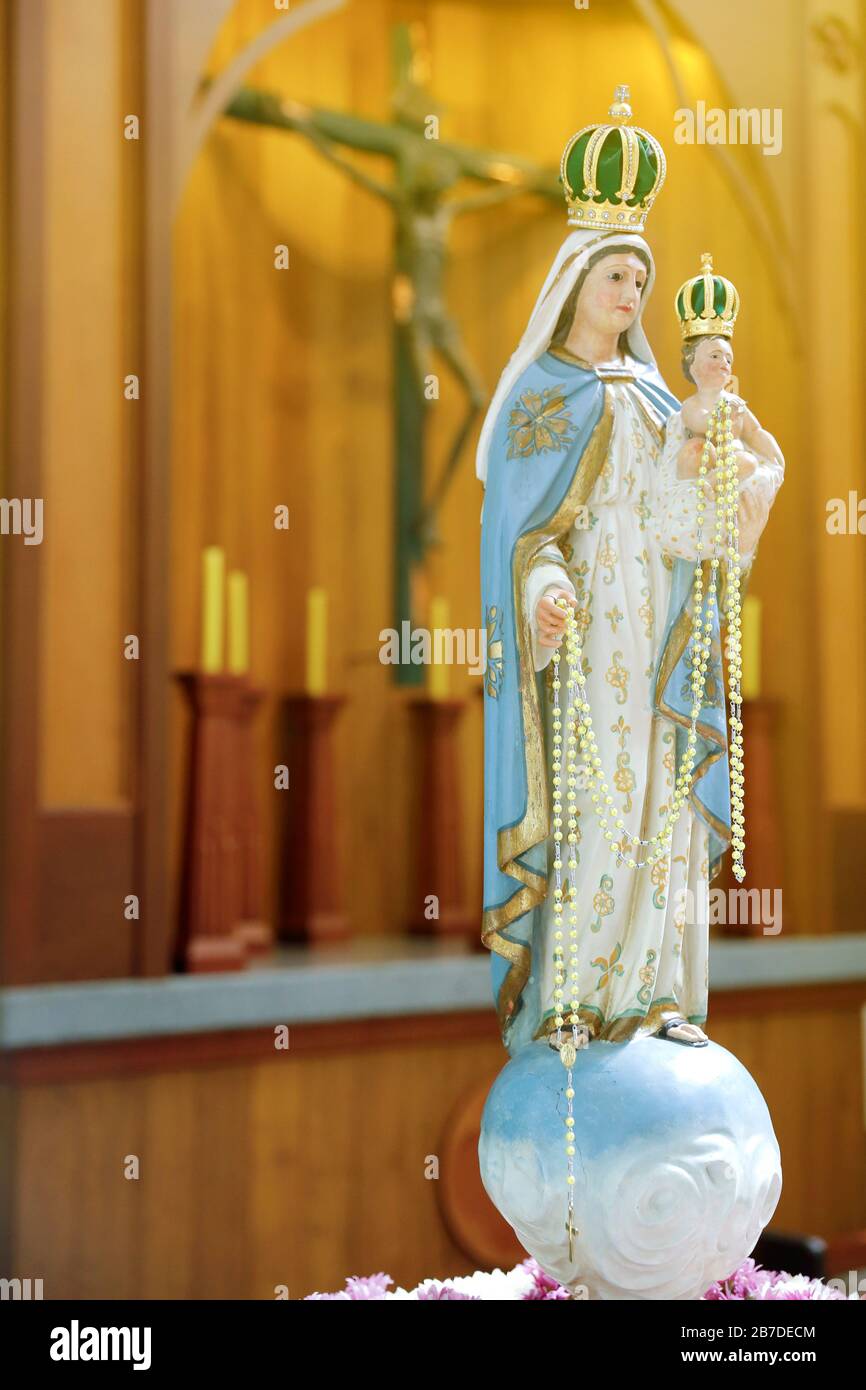 Statue de l'image de notre Dame du Rosaire, du Saint Rosaire ou du plus Saint Rosaire, une des désignations attribuées à la Vierge Marie dans le C Banque D'Images
