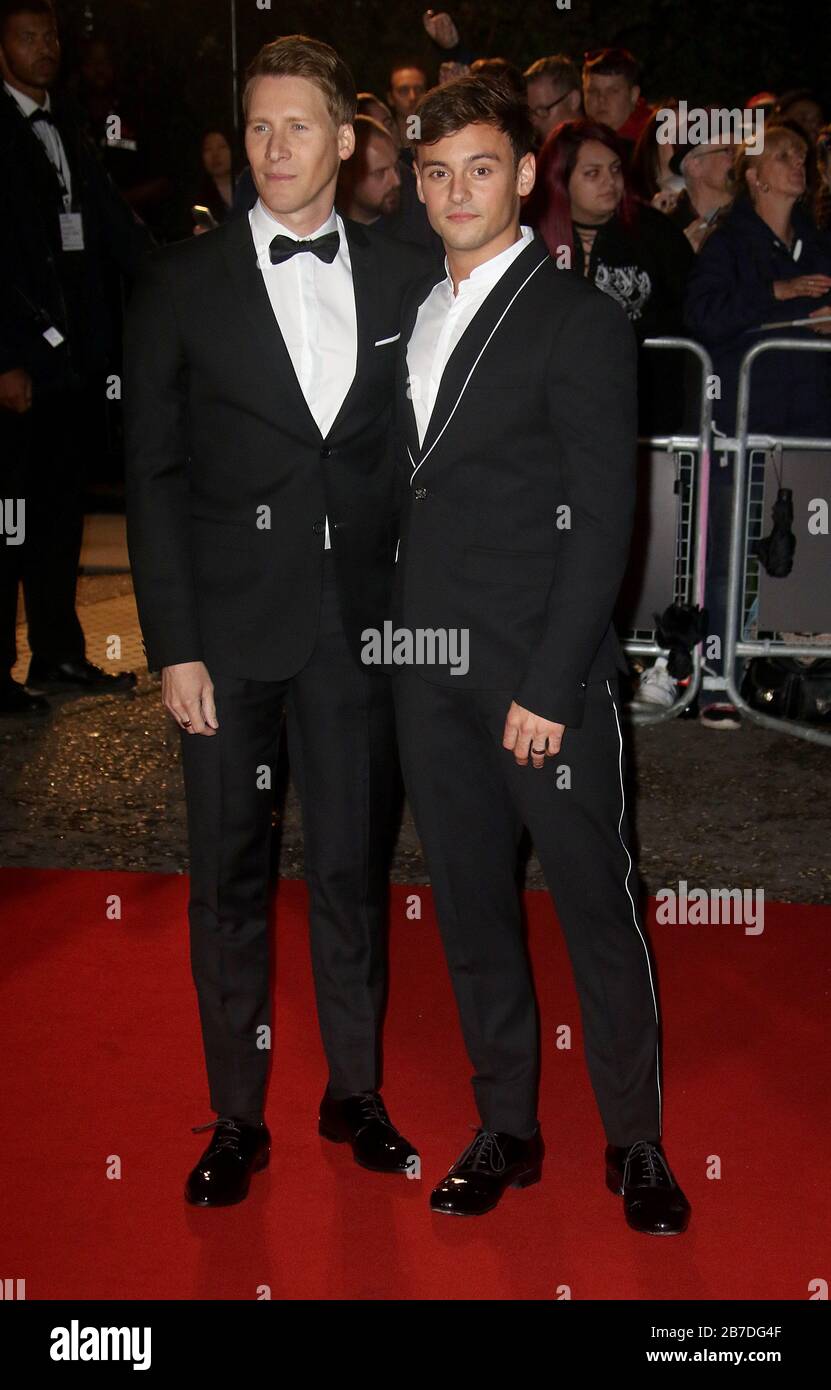 5 Septembre 2017 - Londres, Angleterre, Royaume-Uni - Gq Men Of The Year Awards 2017, Tate Modern - Red Carpet Arrives Photo Shows: Tom Daley Et Dustin Lance Black Banque D'Images