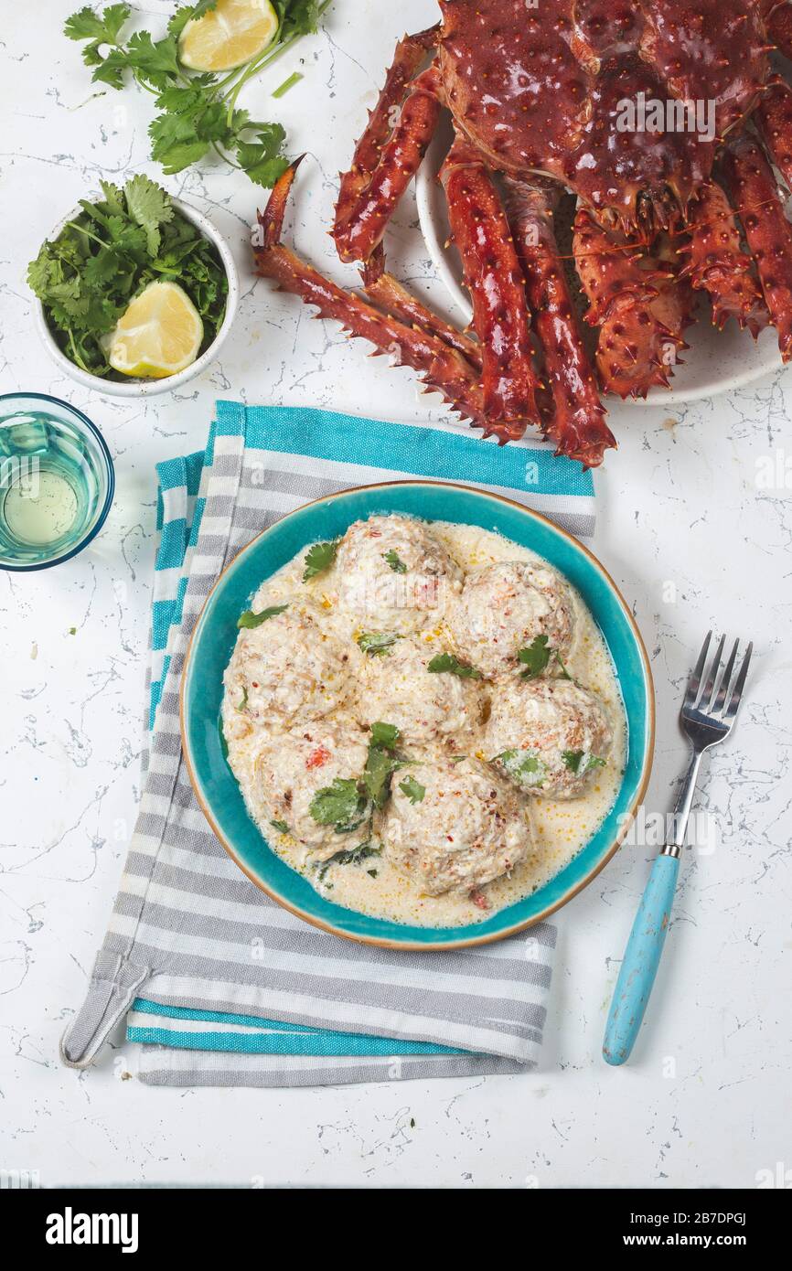 Boulettes de viande de crabe dans une sauce crémeuse Banque D'Images