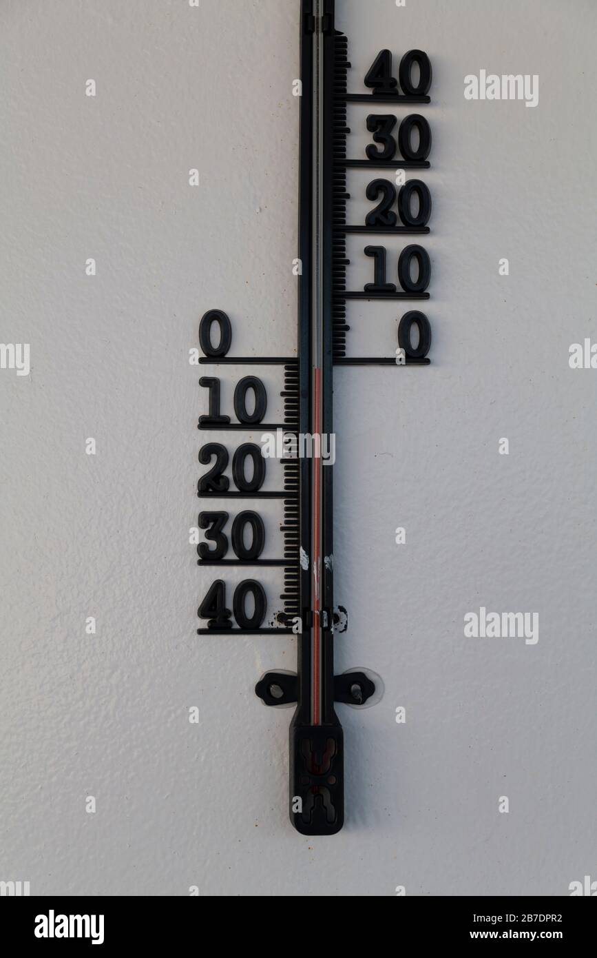 Thermomètre enregistrant les températures de congélation en Norvège. Banque D'Images