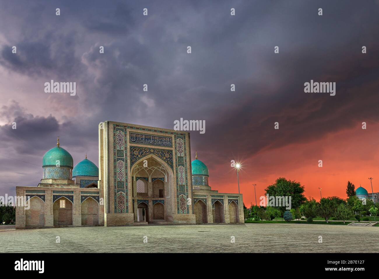 Barak Khan madrasa au coucher du soleil, Tachkent, Ouzbékistan Banque D'Images