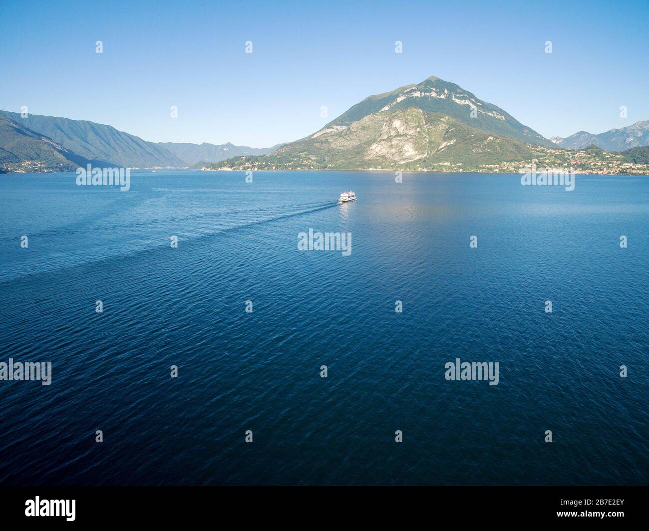 Ferry sur le lac de Côme (IT) Banque D'Images Ferry sur le lac de Côme (IT) Banque D'Images