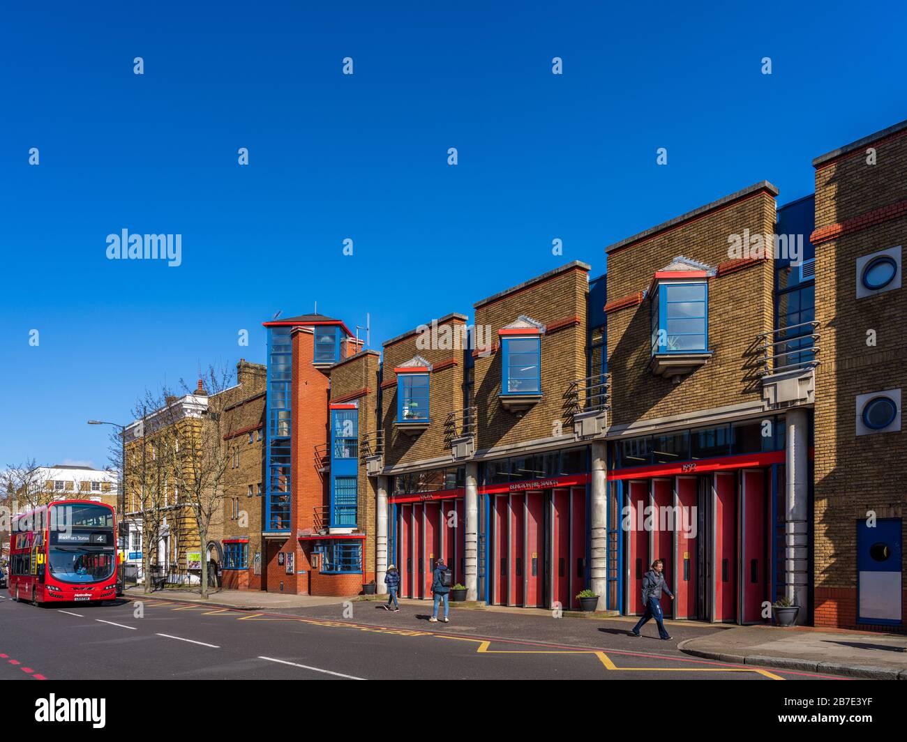 Caserne de pompiers d'Islington sur Upper Street Islington. Terminé 1992. London Fire Brigade Islington Fire Station. Banque D'Images