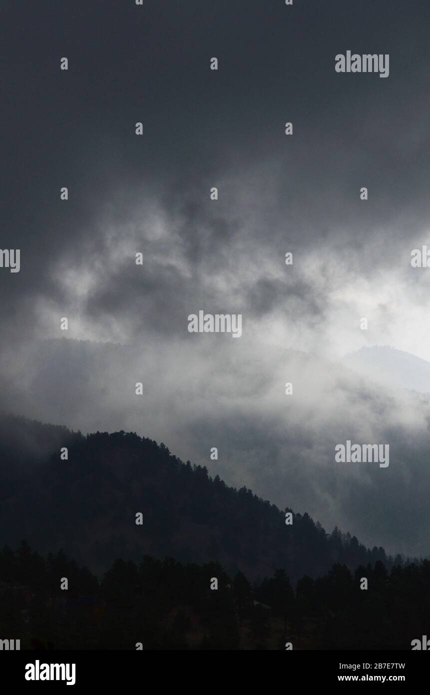 Tempête qui s'est abattue sur les montagnes au Nord Banque D'Images