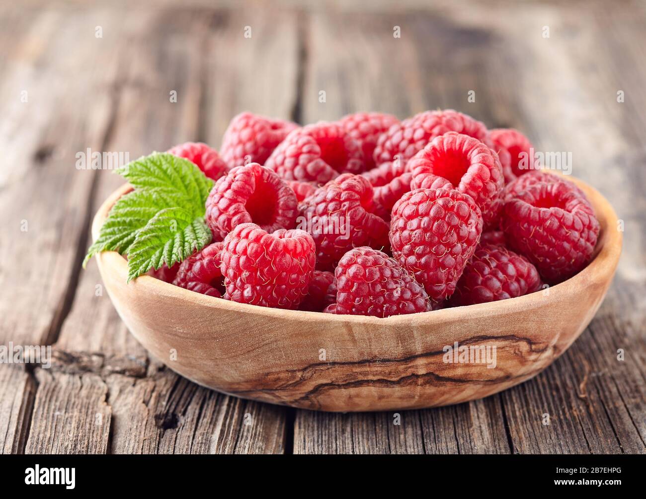 Framboise en plaque de bois Banque D'Images