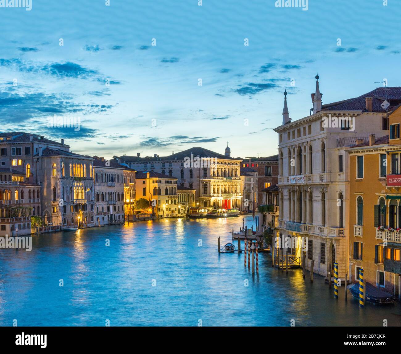 Venise, Italie - 17 MAI 2019: La vue magique de Venise à la nuit pleine lune Banque D'Images