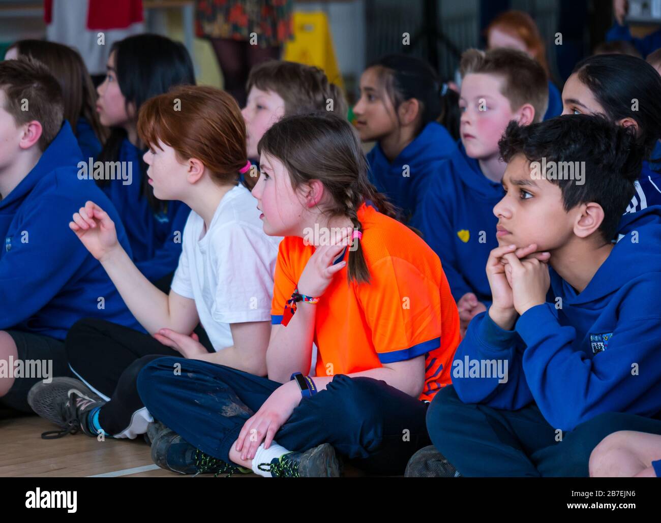 Enfants scolarisés à l'école primaire de Davidsons, Édimbourg, Écosse, Royaume-Uni Banque D'Images