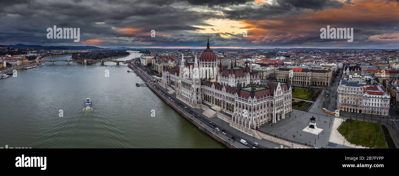 Budapest, Hongrie - vue panoramique aérienne sur les drones du magnifique  bâtiment du Parlement hongrois avec Margaret Birdge et l'île, tramway  jaune, tourisme Photo Stock - Alamy
