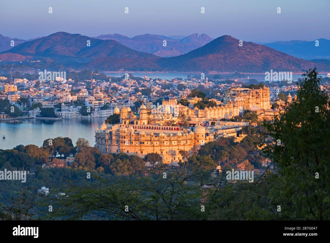 Vue Sur Le City Palace Udaipur Rajasthan Inde Banque D'Images