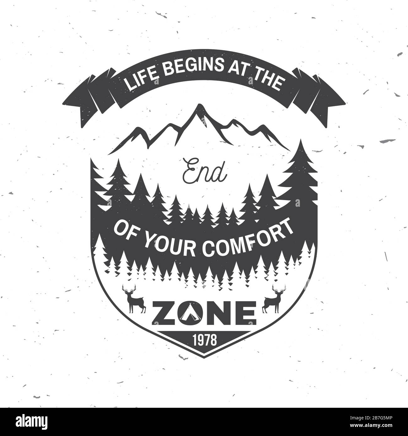 La vie commence à la fin de votre zone de confort. Vecteur. Concept pour chemise, logo, imprimé, timbre ou tee-shirt. Design typographique vintage avec tente de camping, montagne, élan, silhouette de forêt. Devis pour l'aventure en plein air Illustration de Vecteur