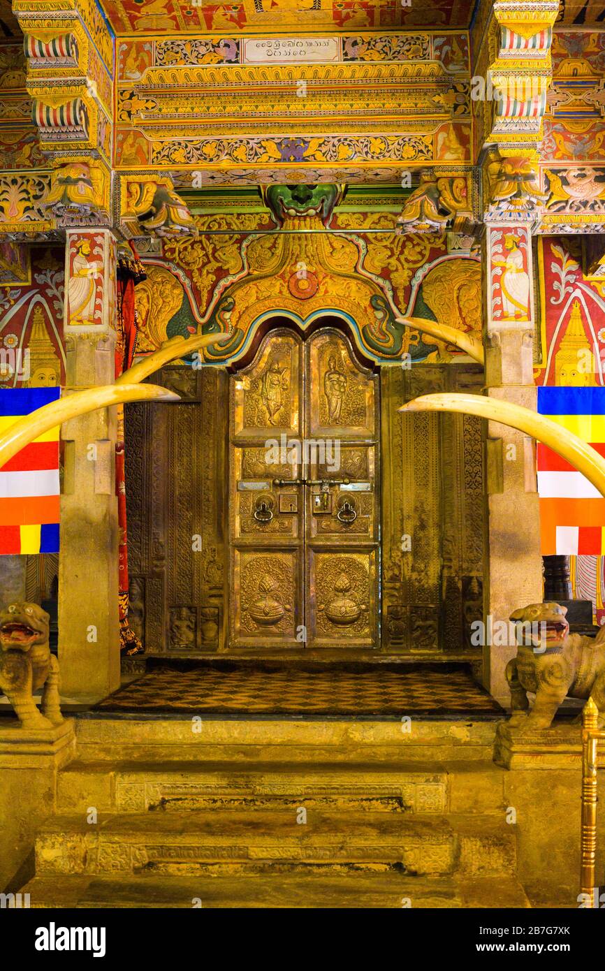 Asie Sri Lanka Kandy Sinhala Province Centrale ancienne capitale Sri Dalada Maligawa Temple du Bouddhisme Rélique de la dent sacrée défenses Banque D'Images