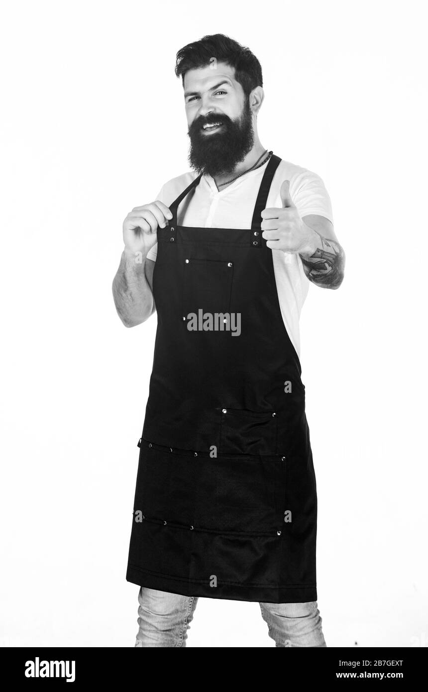 Menu barbecue. Hippster barbu porter tablier pour barbecue. Rôtir et griller des aliments. Conseils pour cuisiner de la viande. Outils pour rôtir la viande à l'extérieur. Pique-nique et barbecue. Comment choisir la viande pour le steak et le barbecue. Banque D'Images
