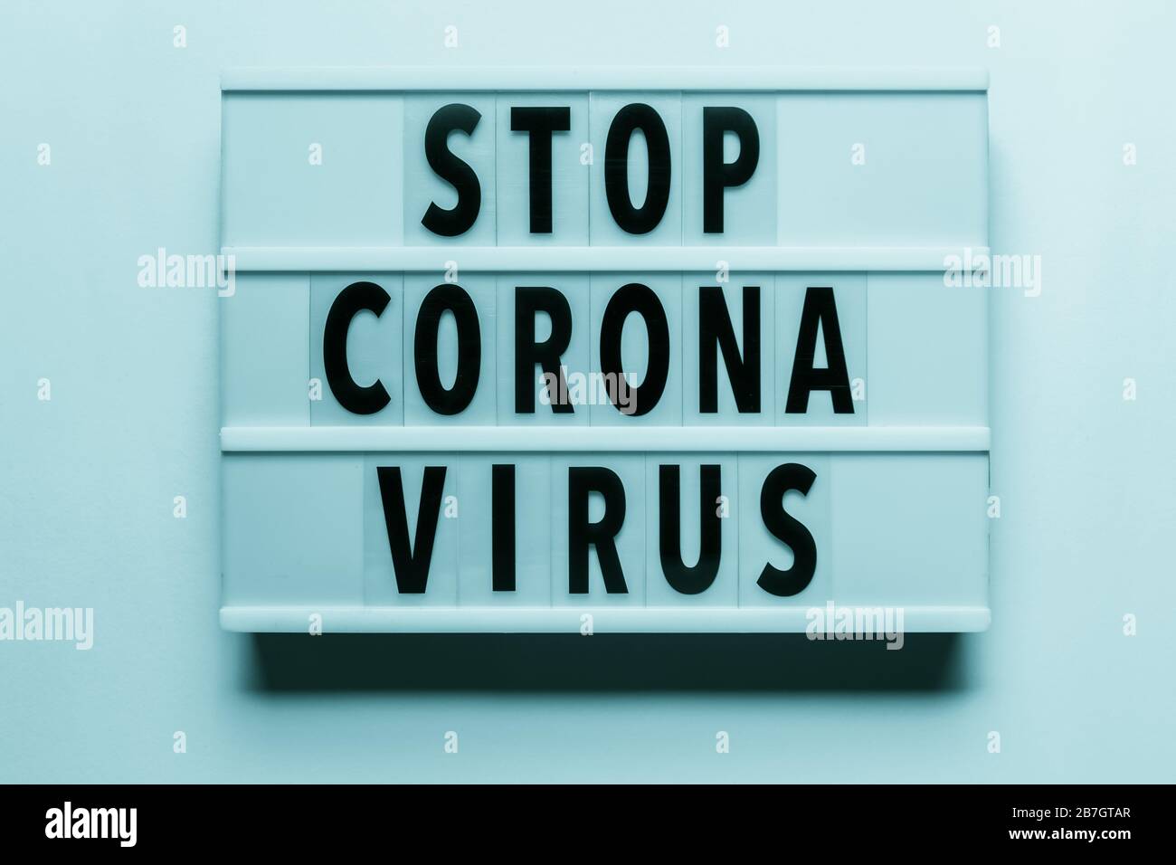 'Virus Corona' écrit dans un texte de visionneuse Banque D'Images