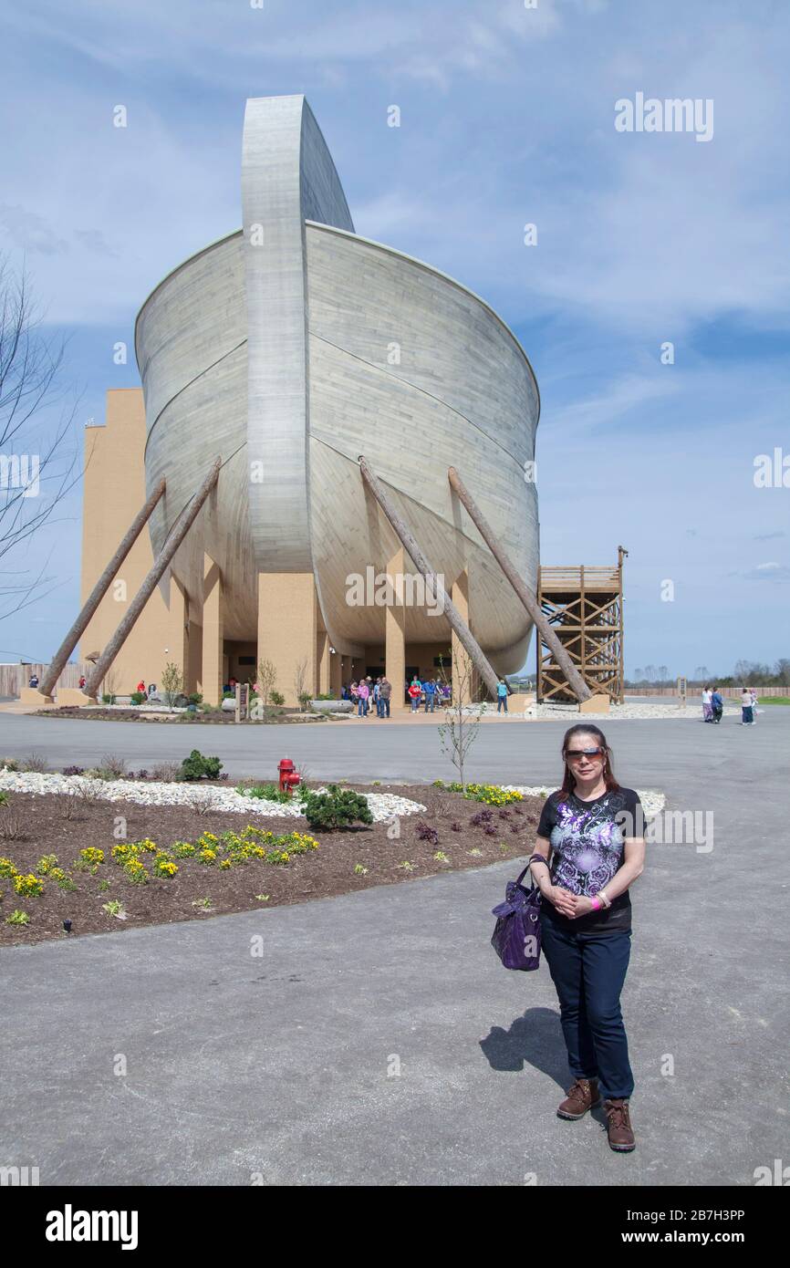 Rencontre Avec Les Arche. Williamstown, KY, USA 04- 14-17 Construit selon les dimensions données dans la Bible.Cette technique moderne émerveille les visiteurs. Banque D'Images