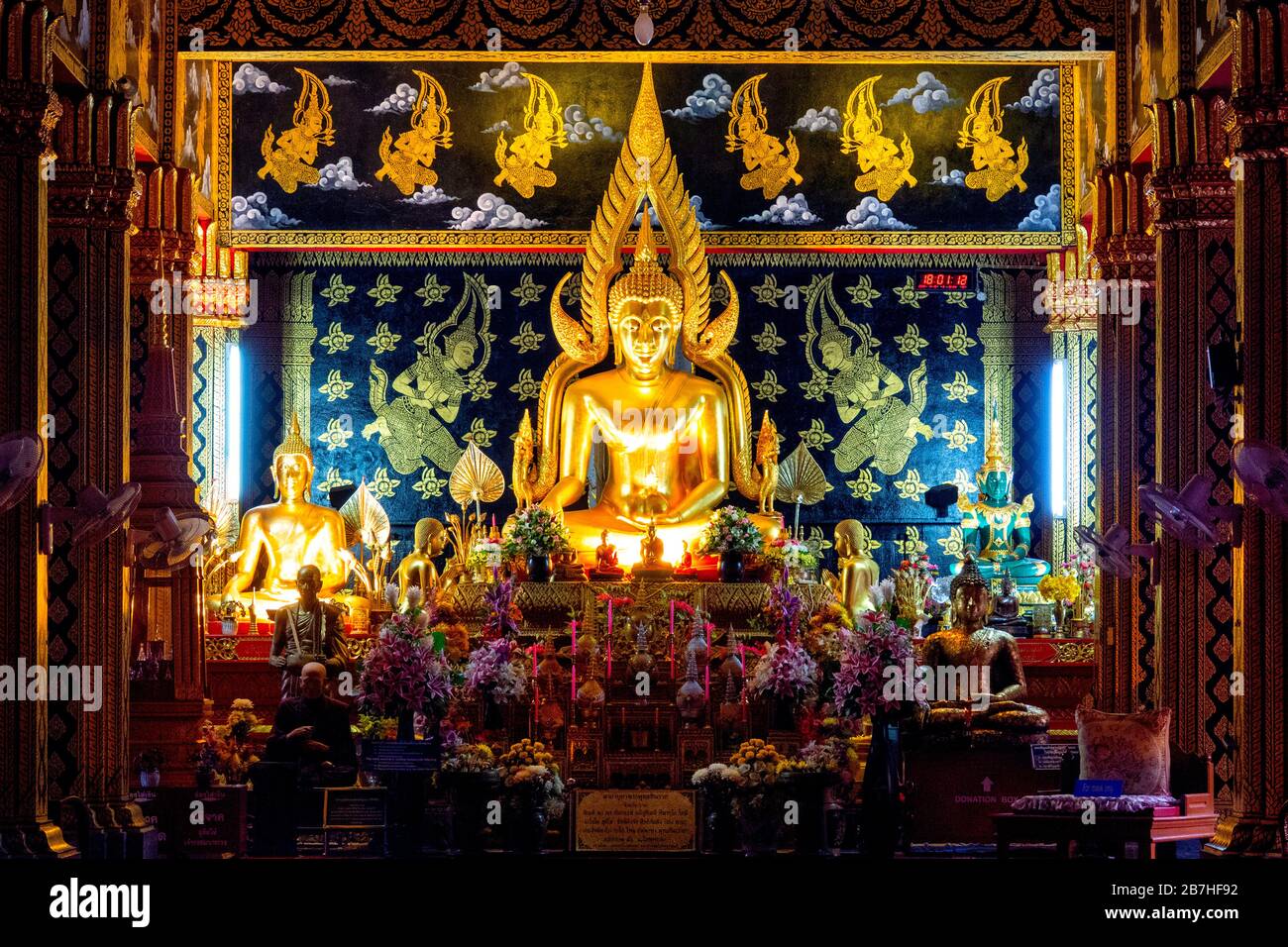 Statue de Bouddha dans Wat Sum Pow, Chiang Mai, Thaïlande Banque D'Images