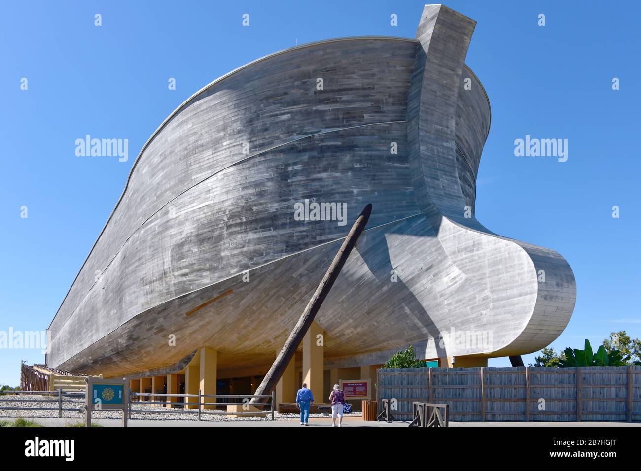 Arche de rencontrer. Williamstown, KY, USA 10- 05-19 construit selon les dimensions données dans la Bible.Cette merveille d'ingénierie moderne. visiteurs étonne Banque D'Images