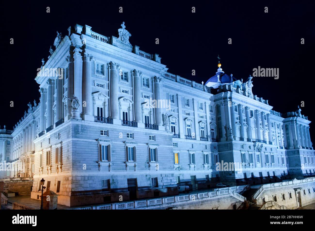 Vue nocturne du Palacio Real (Palais Royal) sur la Plaza de Oriente, Madrid, Espagne Banque D'Images