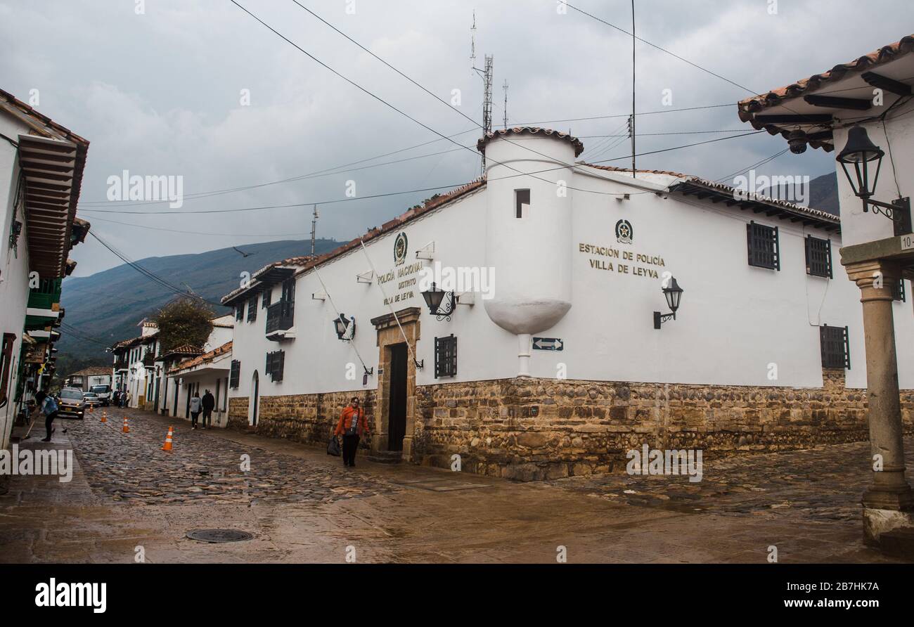 Quartier général du poste de police de la Villa de Leyva, petite ville pavée de Colombie, à quelques heures au nord de Bogota Banque D'Images