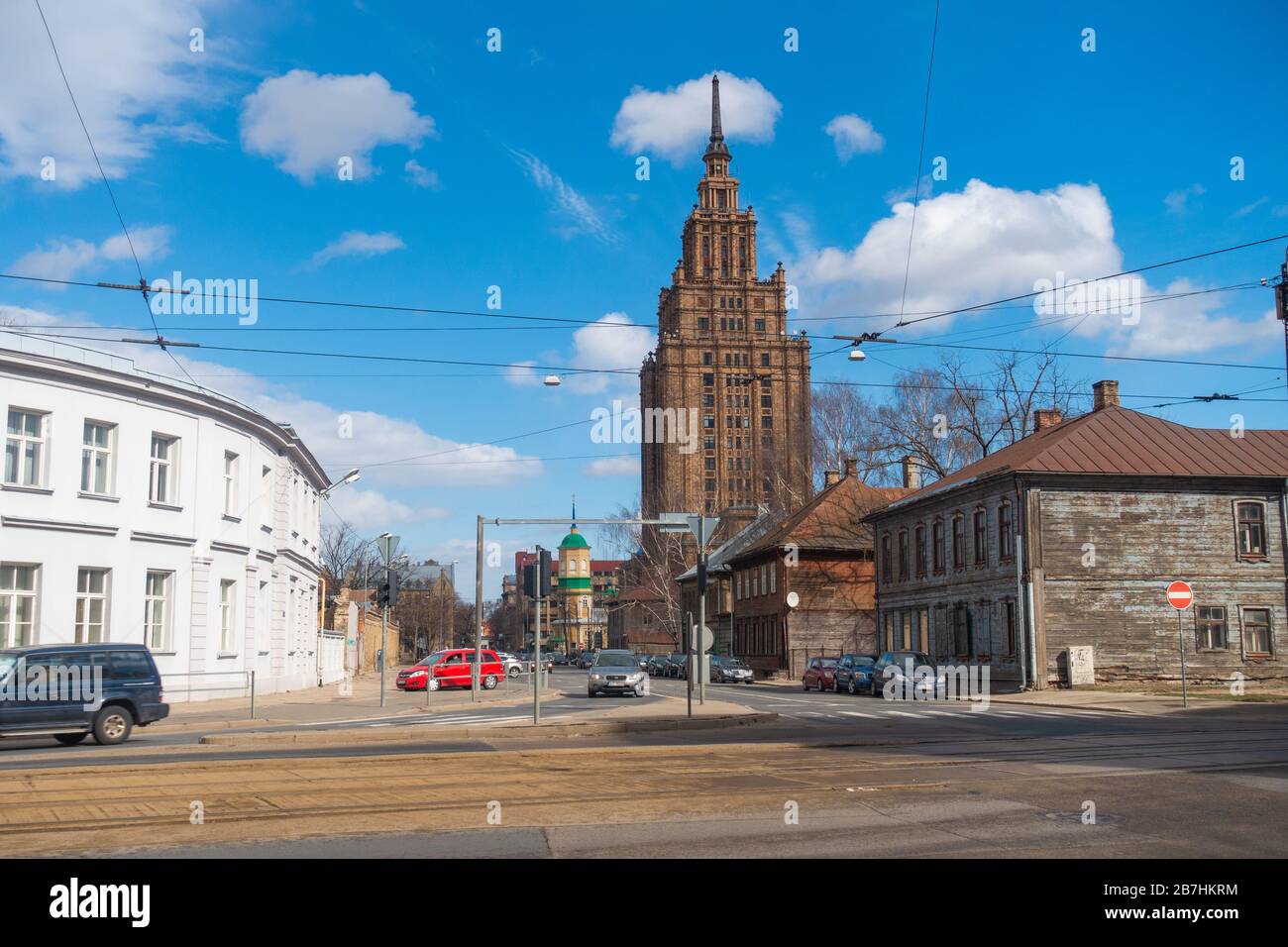 Académie lettone des sciences, Riga. Un design staliniste-esque construit en 1946, à l'époque c'était l'un des plus hauts bâtiments en béton au monde Banque D'Images