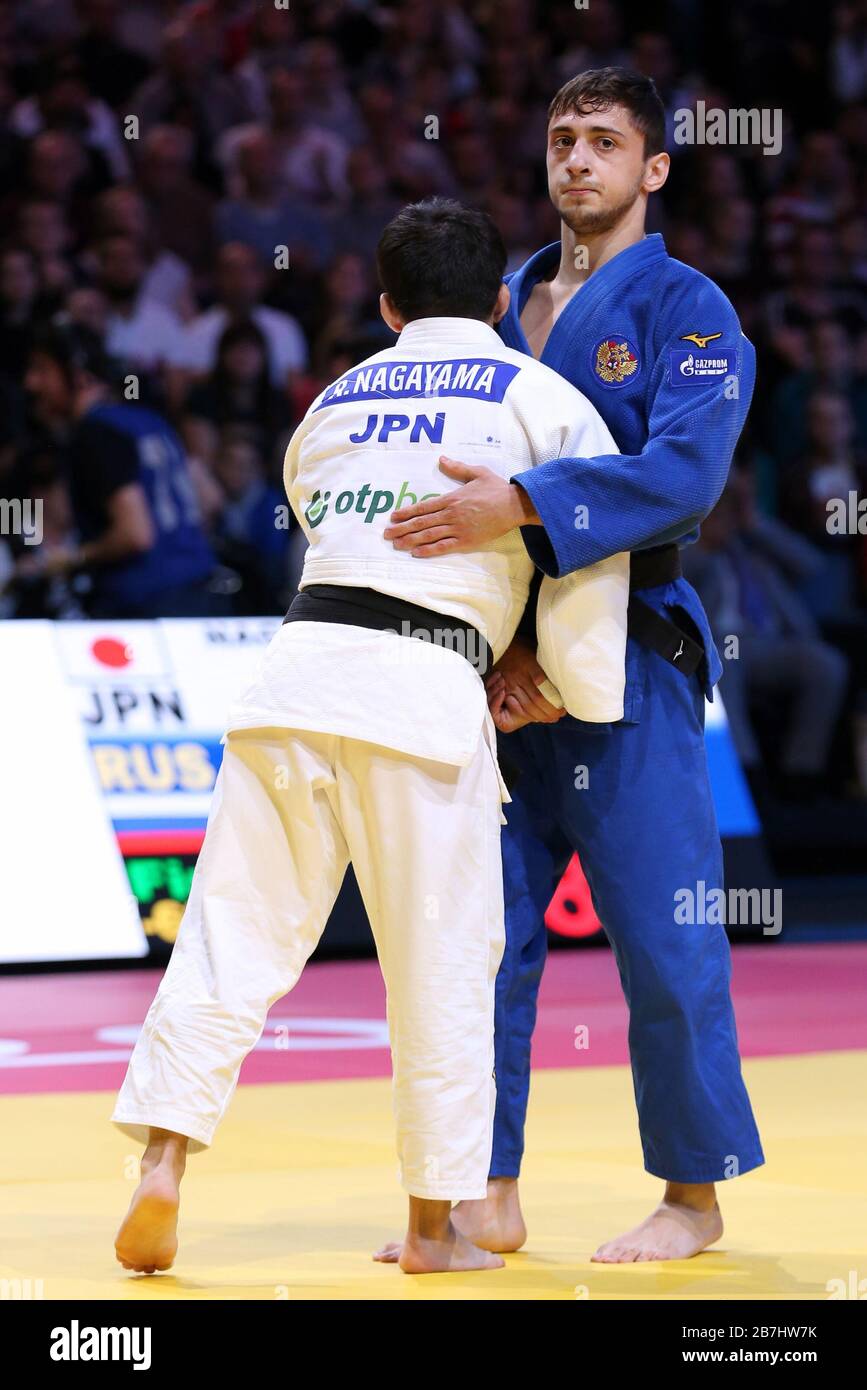 Paris, France - 08 février 2020: Ryuju Nagayama pour le Japon contre Yago Abuladze pour la Russie, hommes - 60 kg, médaille d'or Match (crédit: Mickael Chavet) Banque D'Images