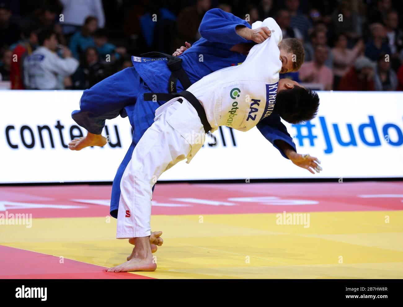 Paris, France - 08 février 2020: Preciado pour l'Équateur (bleu) contre Kirghizbayev pour le Kazakhstan (blanc), hommes -60 kg, deuxième tour (crédit: Mickael Chavet) Banque D'Images