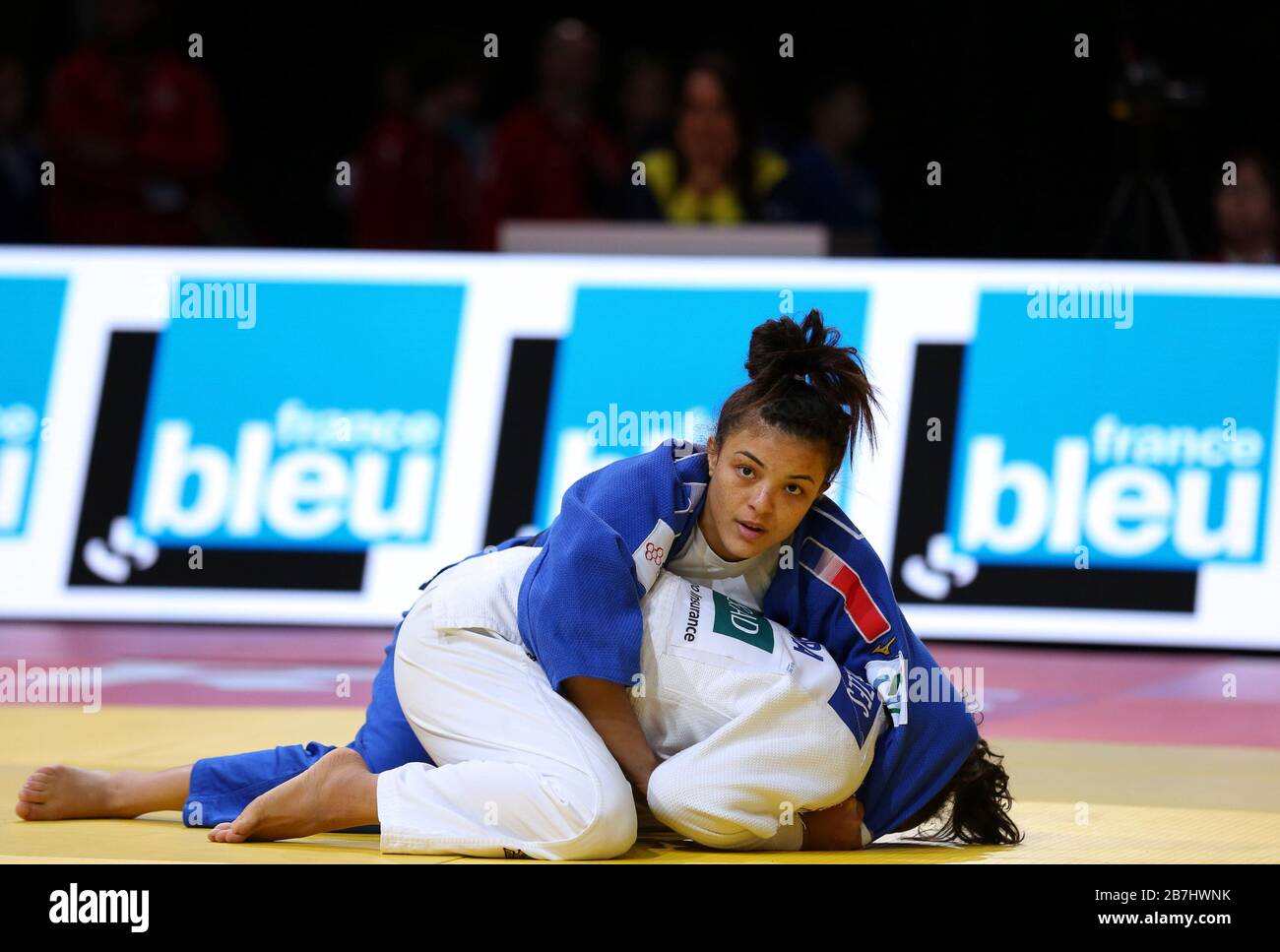 Paris, France - 8 février 2020: Sarah Menezes pour le Brésil contre Anais Mossdier pour la France, femmes -52 kg, quart de finale (crédit: Mickael Chavet) Banque D'Images