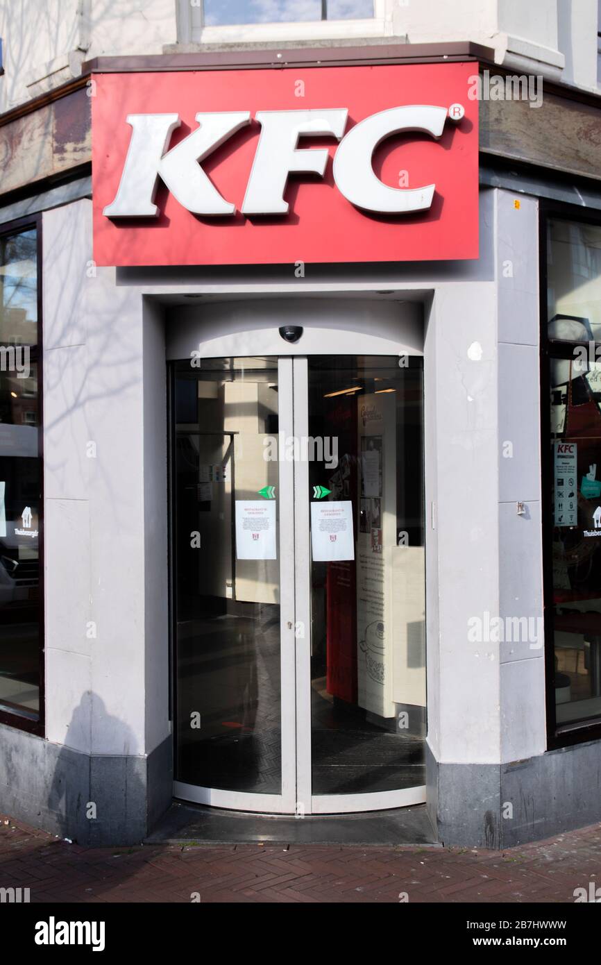 Le KFC a fermé ses portes lors de l'épidémie de Coronavirus à Amsterdam, Pays-Bas 2020 Banque D'Images